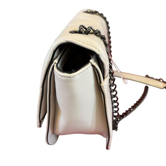 Juicy Couture OffβWhite Quilted Crossbody w/Gun Metal Hearts & Shoulder Strap. - Picture 5 of 8